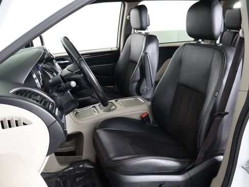 Used 2020 Dodge Grand Caravan SXT FWD image 25