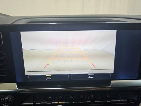 Used 2022 Chevrolet Silverado 1500 RST AWD/4WD image 3