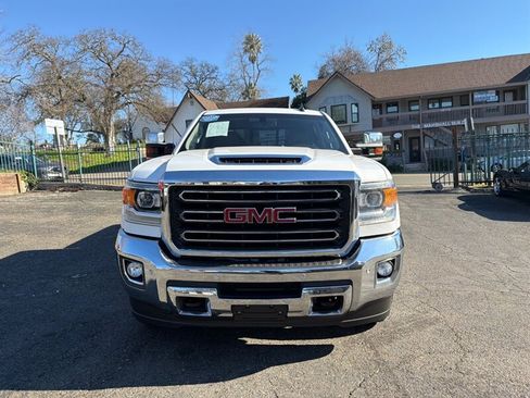 Used 2019 GMC Sierra 2500 SLT w/ Duramax Plus Package AWD/4WD image 4