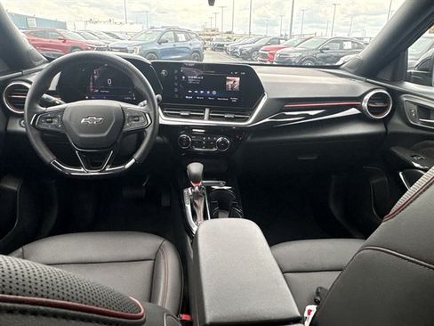 Used 2025 Chevrolet Trax RS w/ Driver Confidence Package FWD image 19