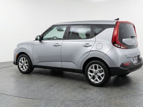 Used 2025 Kia Soul LX w/ LX Technology Package FWD image 6