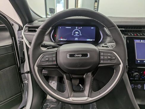 Used 2024 Jeep Grand Cherokee Altitude image 19