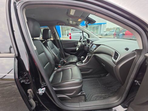 Used 2021 Chevrolet Trax LT w/ Premium Seat Package image 13