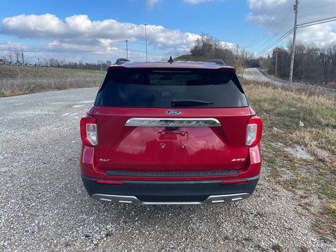 Certified 2022 Ford Explorer XLT w/ Equipment Group 202A image 6