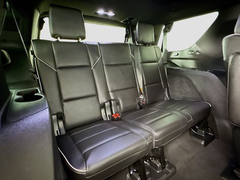 Used 2021 Cadillac Escalade Premium Luxury RWD image 31