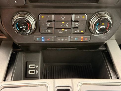 Used 2017 Ford F150 Raptor w/ Equipment Group 802A Luxury AWD/4WD image 26