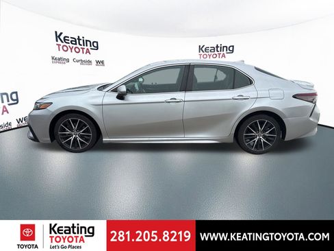 Used 2023 Toyota Camry SE FWD image 4