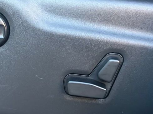 Used 2018 Jeep Grand Cherokee Laredo AWD/4WD image 23
