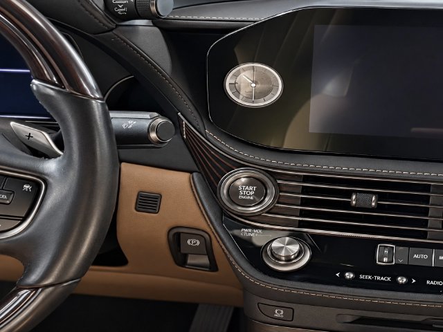 Used 2022 Lexus LS 500 AWD w/ Luxury Package image 18