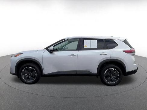 Used 2025 Nissan Rogue SV FWD image 9