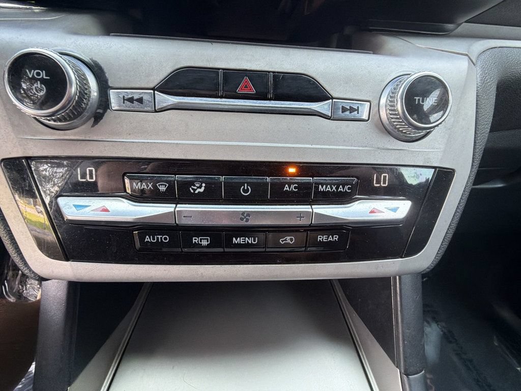 Used 2020 Ford Explorer XLT RWD image 19