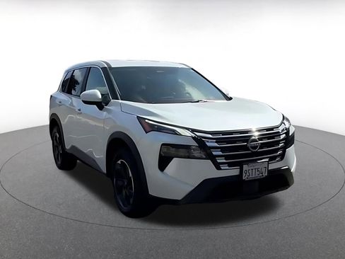 Used 2025 Nissan Rogue SV FWD image 3