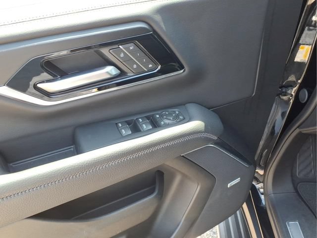 Used 2025 GMC Yukon Denali AWD/4WD image 16