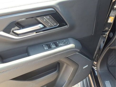 Used 2025 GMC Yukon Denali AWD/4WD image 16