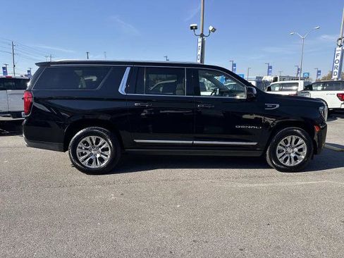 Used 2022 GMC Yukon XL Denali RWD image 4