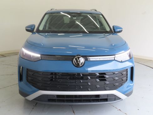 New 2026 Volkswagen Tiguan SE FWD image 9