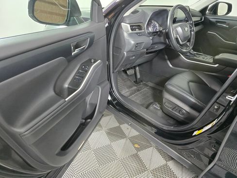 Used 2022 Toyota Highlander XLE AWD/4WD image 21