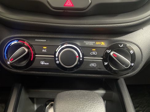 Used 2025 Kia Soul LX w/ LX Technology Package FWD image 20