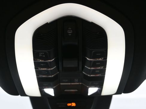 Certified 2024 Porsche Macan image 24