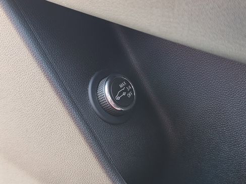 Used 2023 Cadillac XT6 Premium Luxury image 31