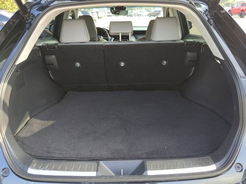 Used 2023 Toyota Venza XLE image 28