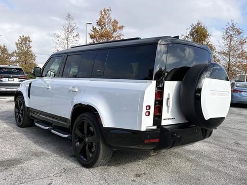 Used 2024 Land Rover Defender 130 X-Dynamic SE image 5