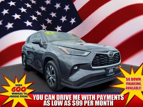 Used 2022 Toyota Highlander XLE AWD/4WD image 1