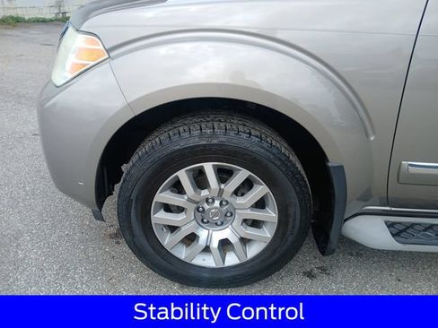Used 2009 Nissan Pathfinder LE RWD image 4