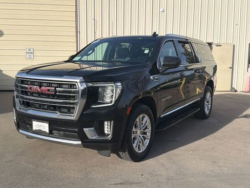 Used 2021 GMC Yukon XL SLT image 1