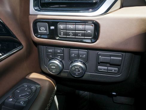 New 2026 GMC Yukon Denali Ultimate w/ LPO, Floor Liner Package AWD/4WD image 31