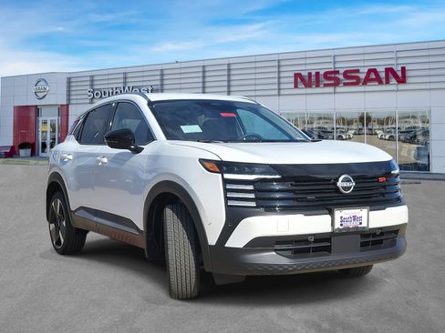 New 2026 Nissan Kicks SR image 4