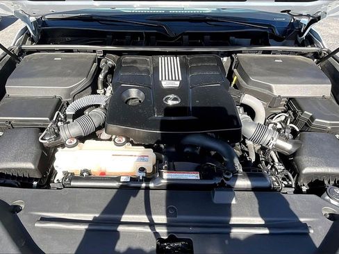 Used 2023 Lexus LX 600 4WD w/ Premium Package image 30