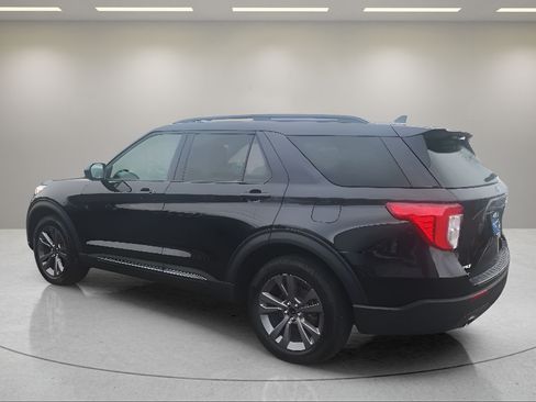 Used 2024 Ford Explorer XLT w/ Equipment Group 202A AWD/4WD image 5