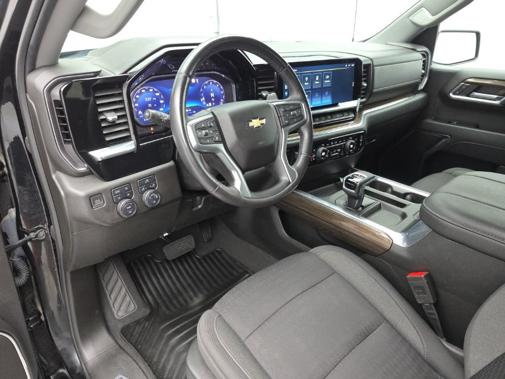 Used 2023 Chevrolet Silverado 1500 LT w/ Z71 Off-Road Package AWD/4WD image 16