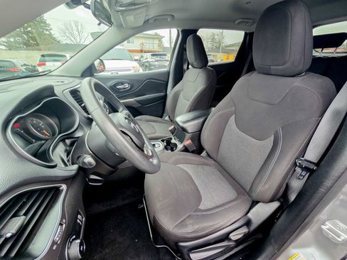 Used 2019 Jeep Cherokee Latitude w/ Popular Appearance Group image 24