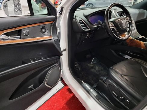 Used 2020 Lincoln Nautilus Reserve image 12