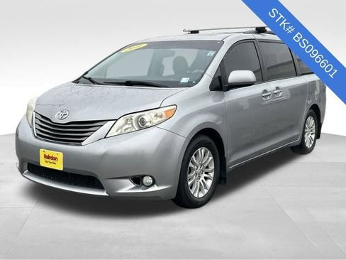 Used 2011 Toyota Sienna XLE image 3
