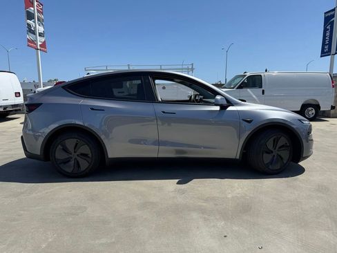 Used 2026 Tesla Model Y Long Range AWD/4WD image 10