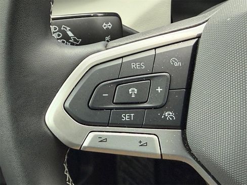 Certified 2025 Volkswagen Taos SEL image 16