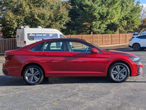 Used 2023 Volkswagen Jetta SE w/ Panoramic Sunroof Package image 4
