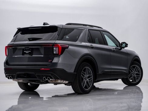 Used 2025 Ford Explorer ST image 9