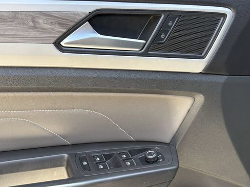 Used 2023 Volkswagen Atlas Cross Sport SE w/ Panoramic Sunroof Package FWD image 11