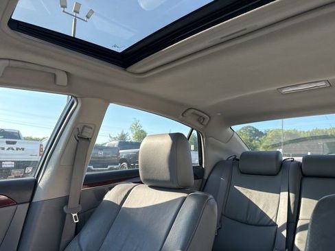 Used 2010 Toyota Avalon Limited FWD image 40