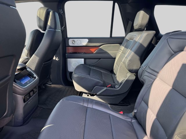 Used 2024 Lincoln Navigator Reserve AWD/4WD image 15