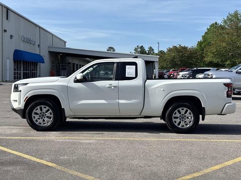 Used 2024 Nissan Frontier SV w/ SV Convenience Package RWD image 2