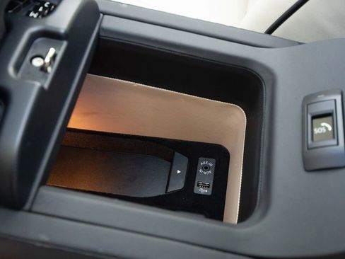 Used 2016 Rolls-Royce Phantom Drophead Coupe image 39