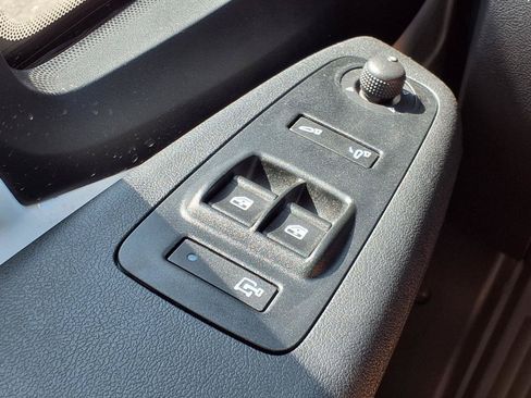 Used 2025 RAM ProMaster 2500 w/ Convenience Group FWD image 9
