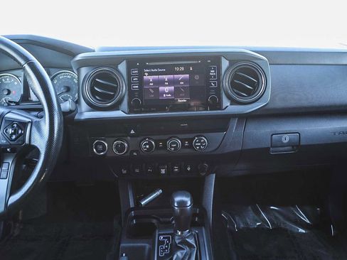 Used 2019 Toyota Tacoma TRD Sport image 13