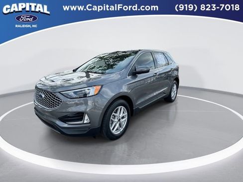 Used 2024 Ford Edge SEL w/ Convenience Package image 4