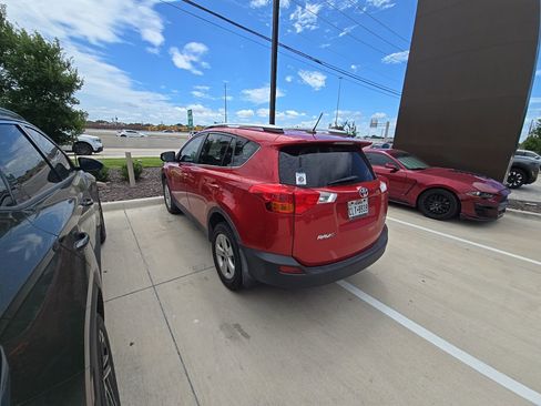 Used 2013 Toyota RAV4 XLE FWD image 5